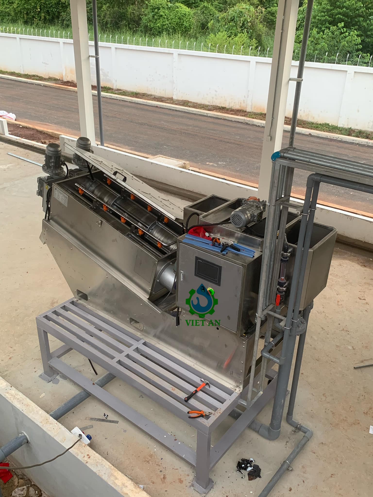 Lắp đặt máy ép bùn Trục vít