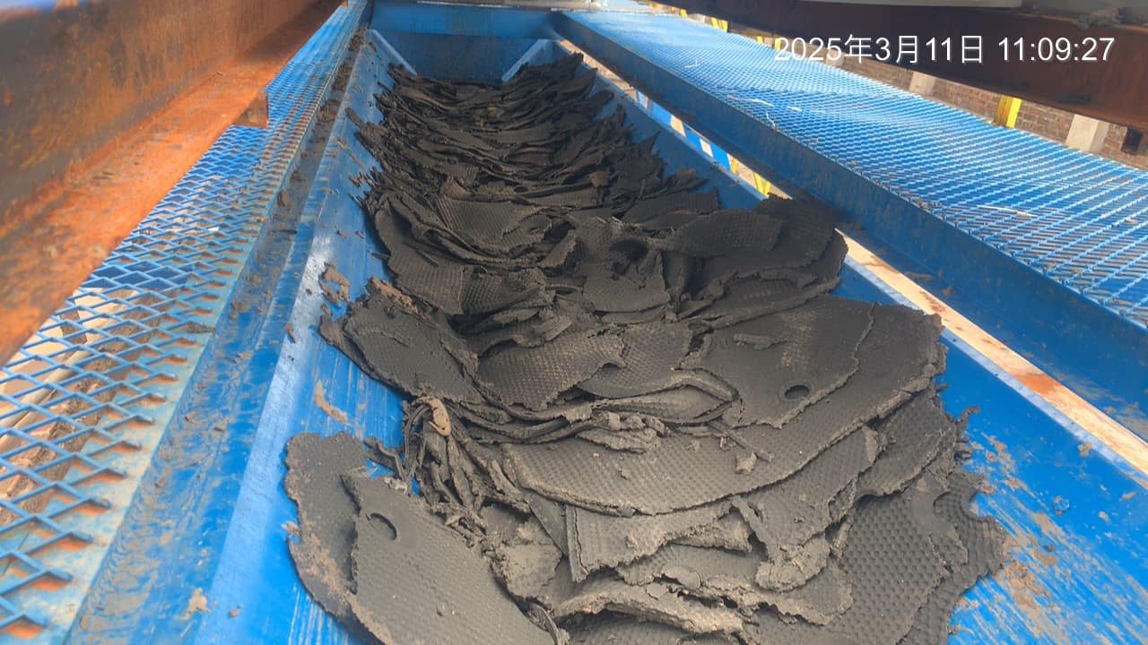 Bùn sau khi ép của máy ép bùn Khung bản