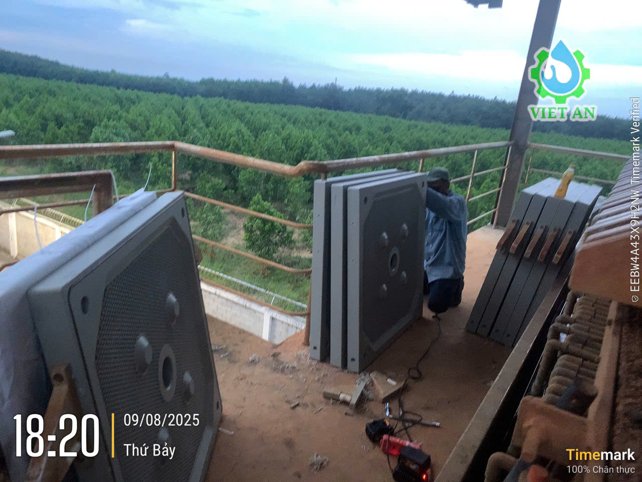 Thay thế tấm khung bản