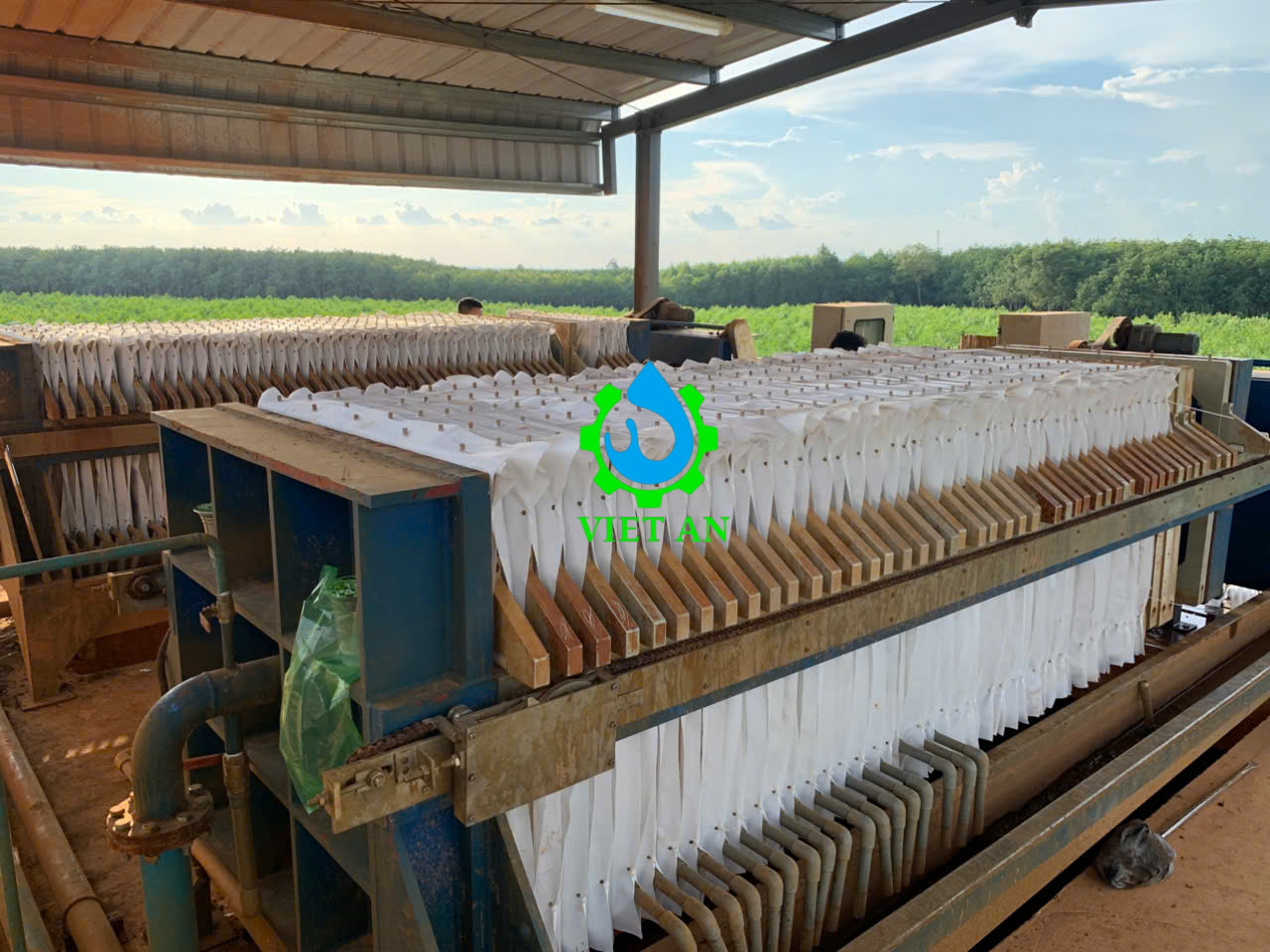 Hoàn thiện lắp đặt vải lọc máy ép bùn