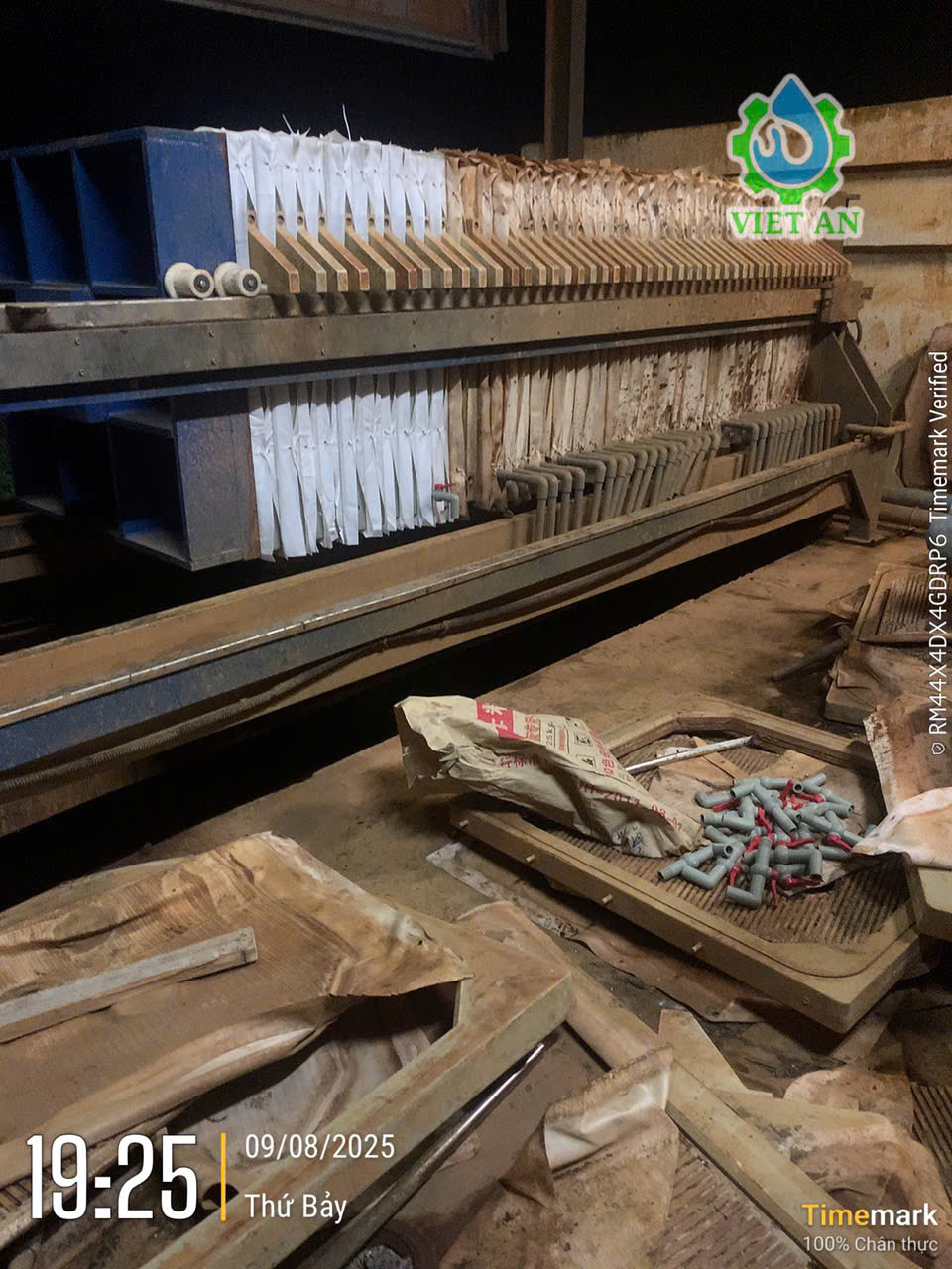 Thay thế tấm khung bản máy ép bùn