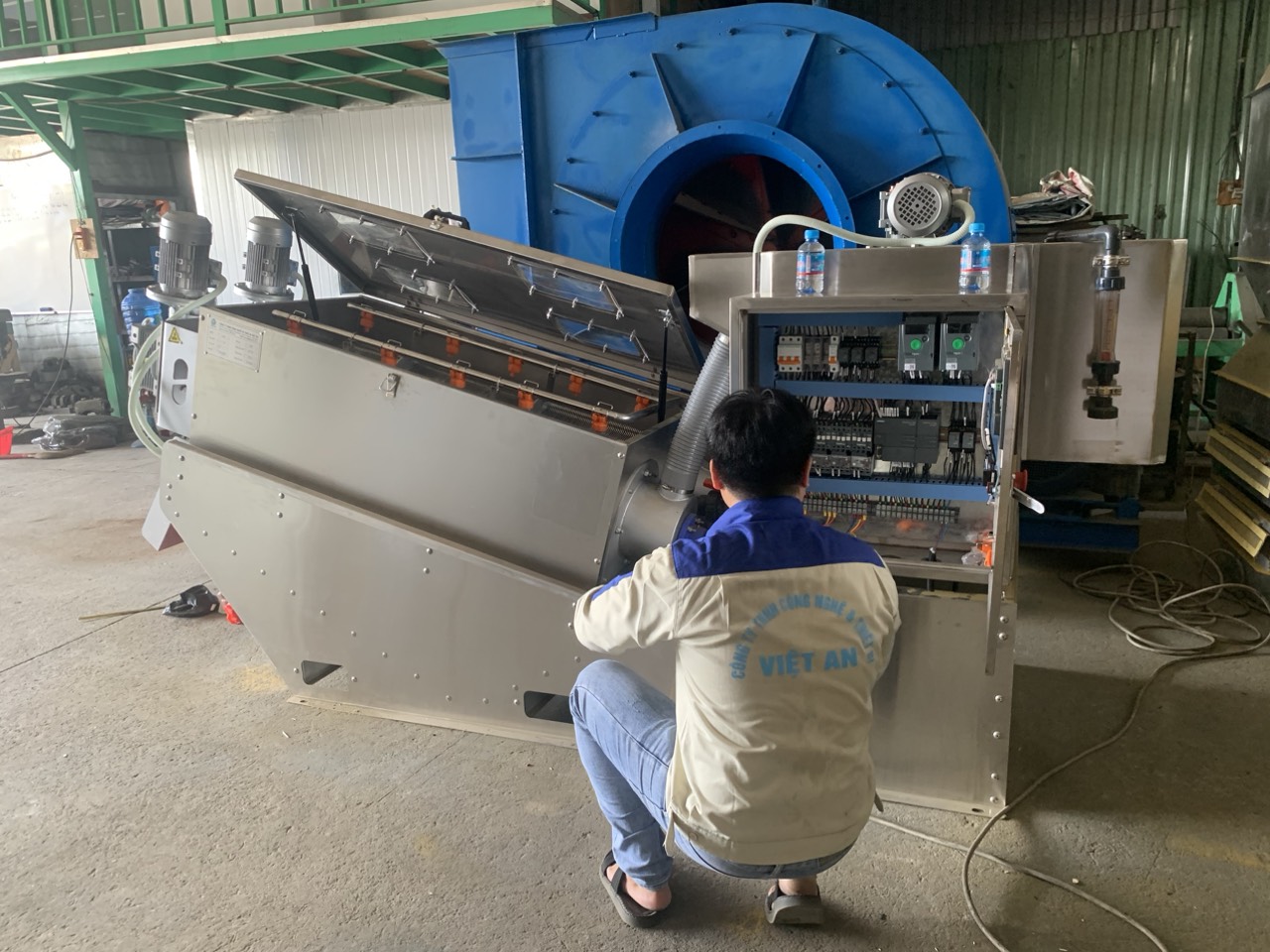 Kiểm tra máy ép bùn trục vít