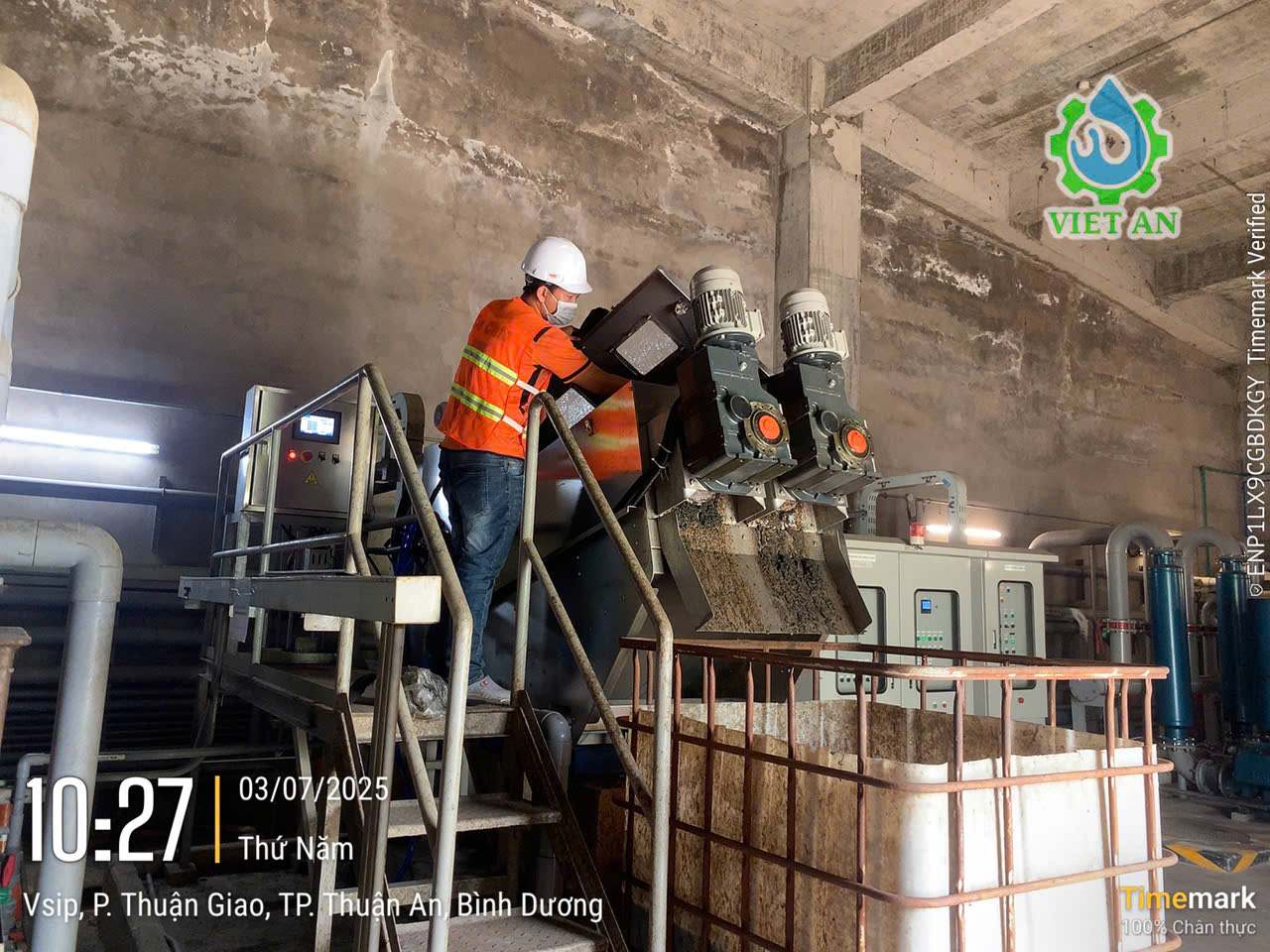 Máy ép bùn trục vít