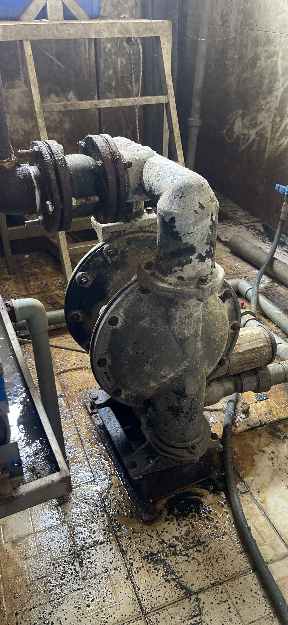 Sửa chữa bơm màng máy ép bùn