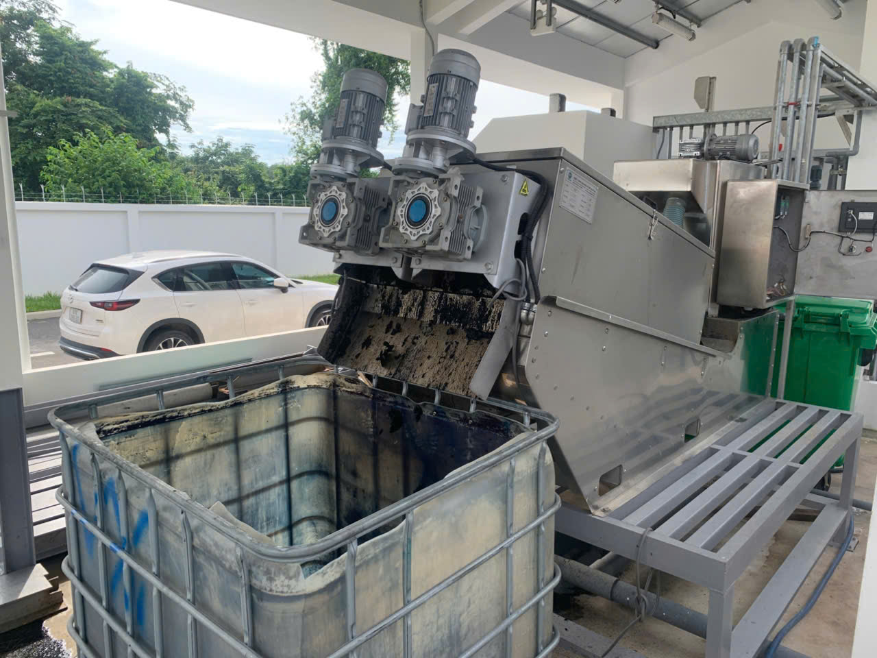 Vận hành máy ép bùn trục vít