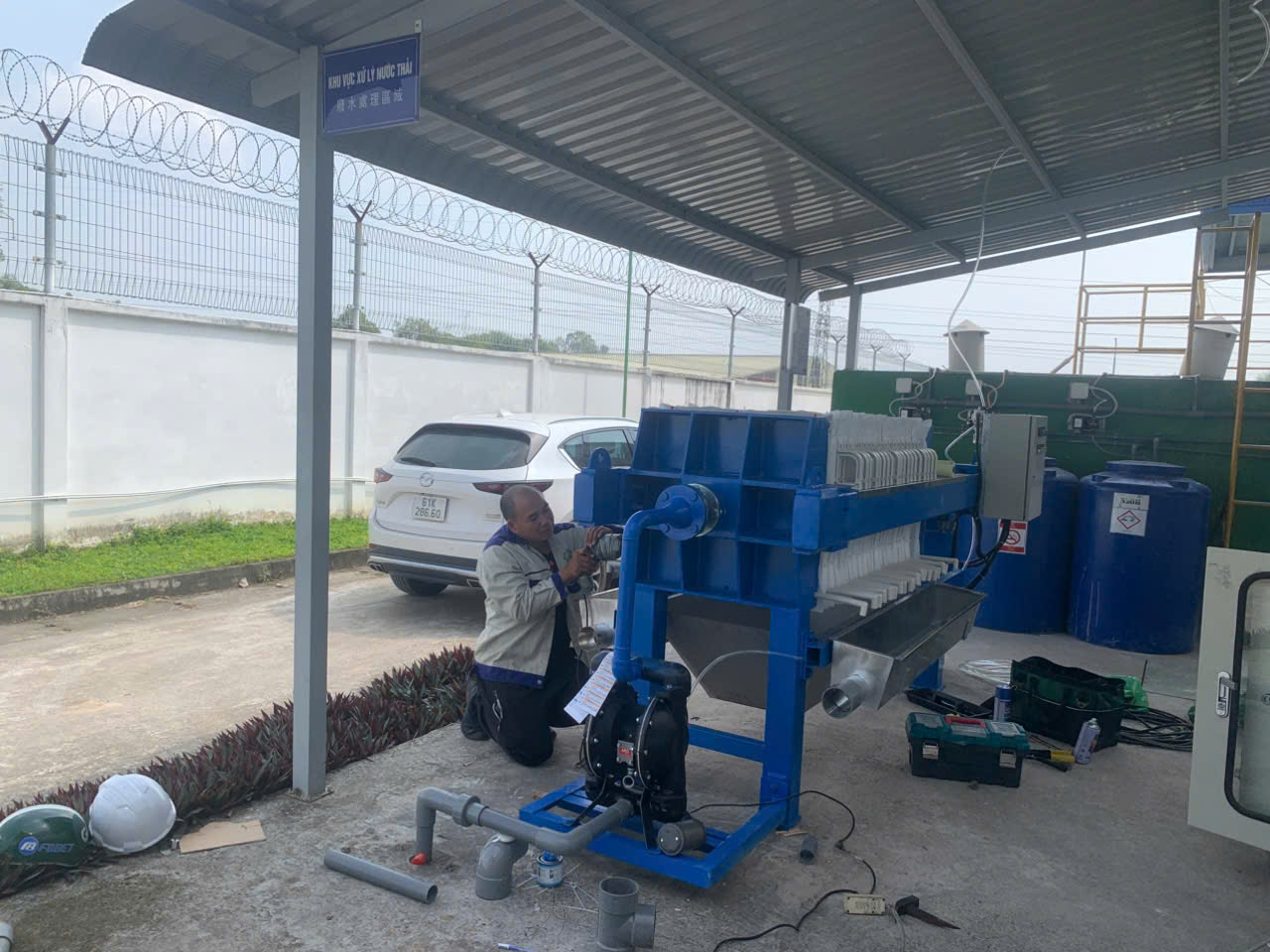 Bơm màng cho máy ép bùn