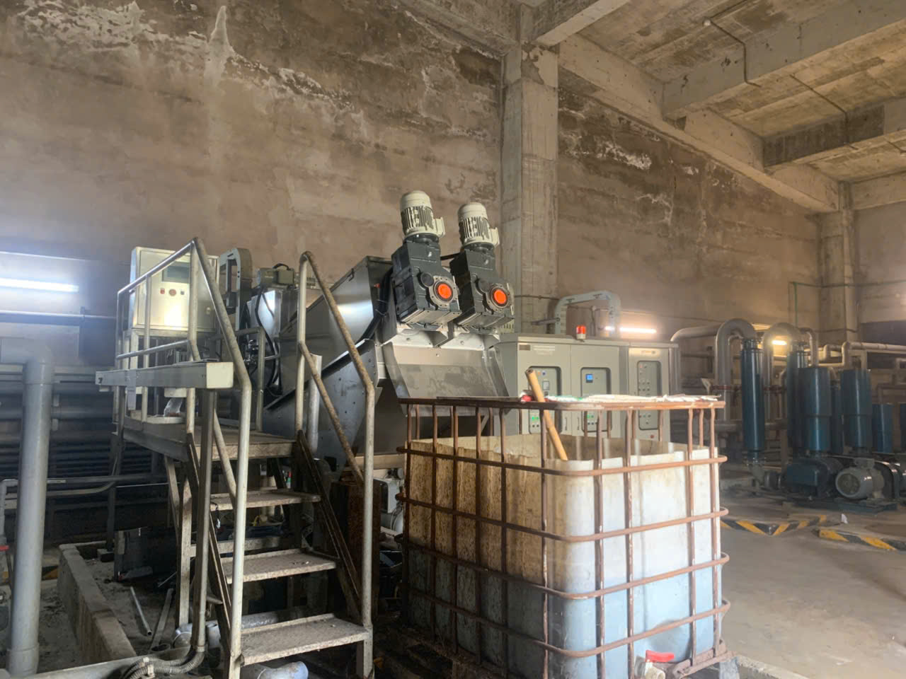 Máy ép bùn trục vít đa đĩa