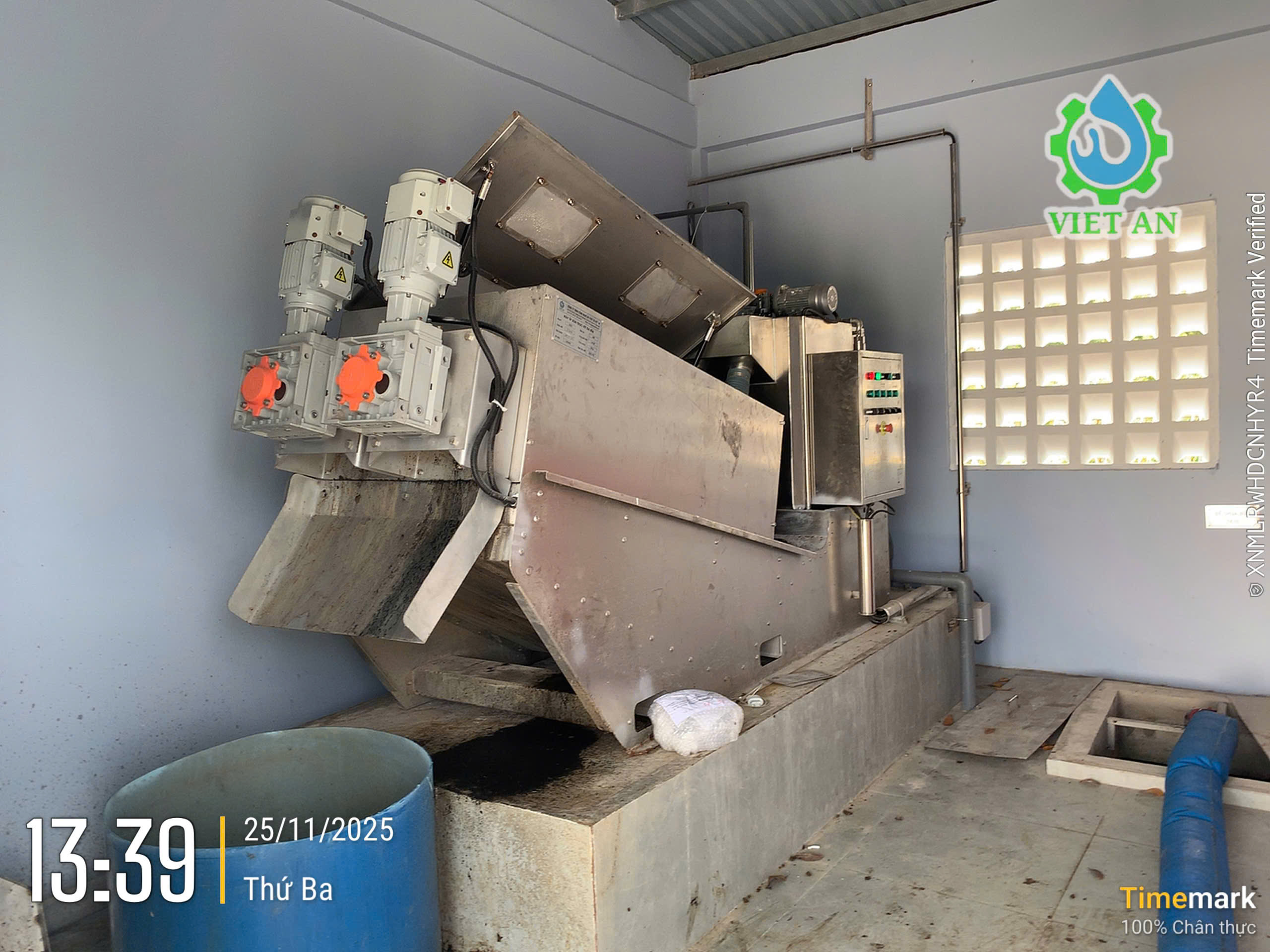 Vận hành chạy thử máy ép bùn