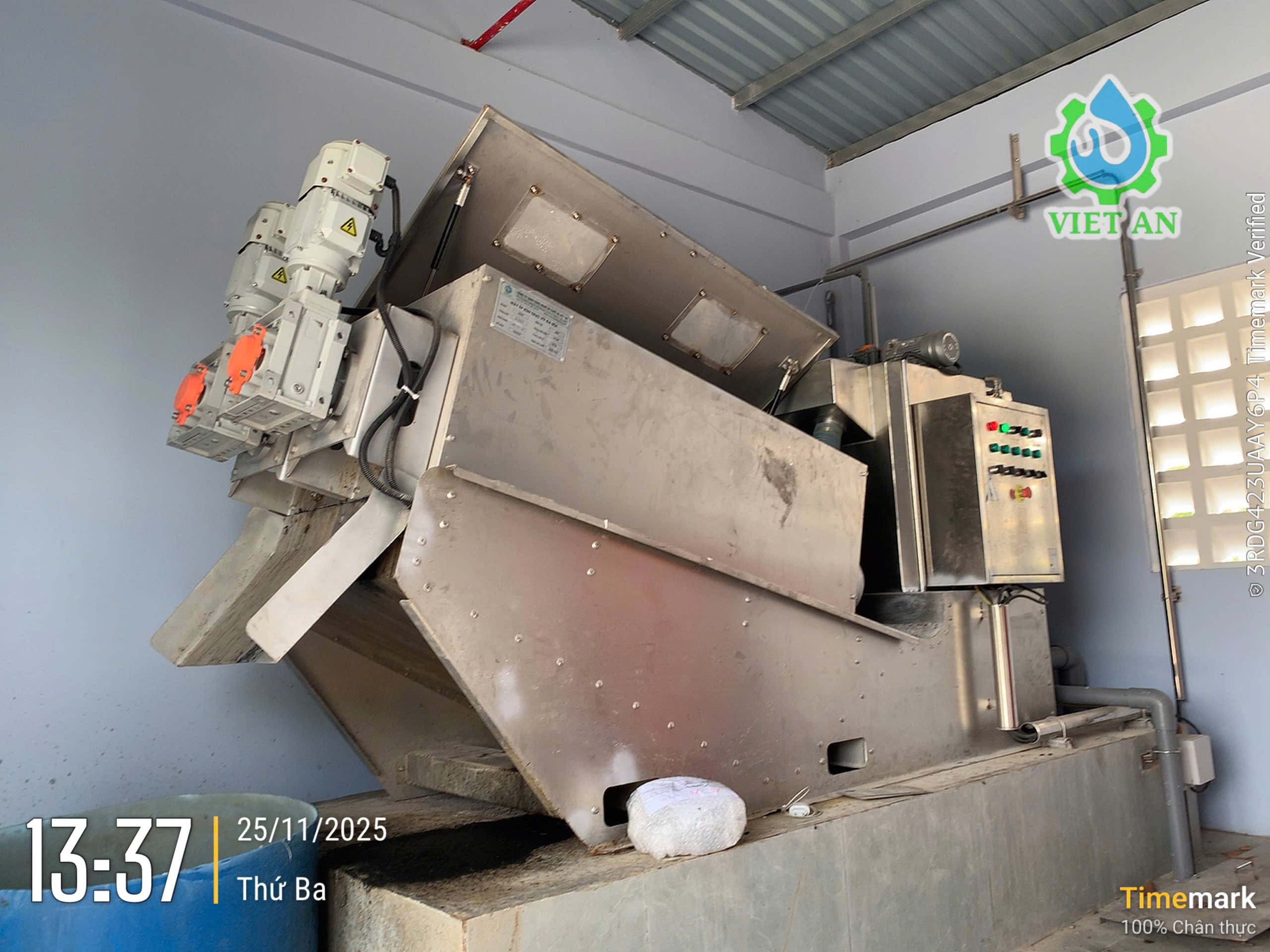 Máy ép bùn trục vít Việt An