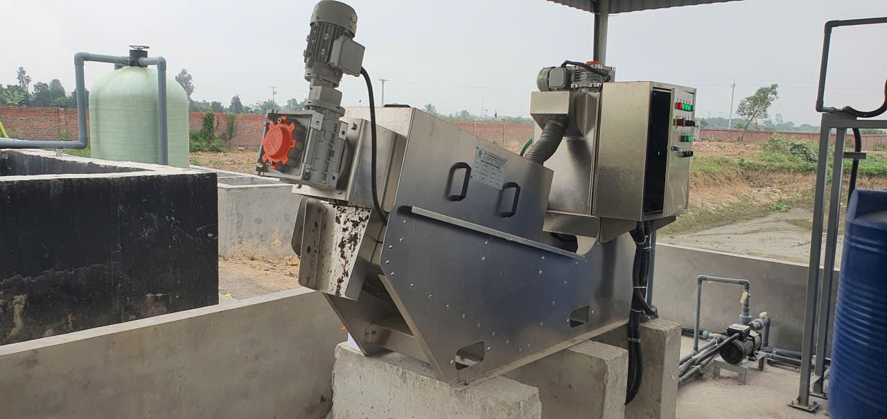 Máy ép bùn trục vít đa đĩa